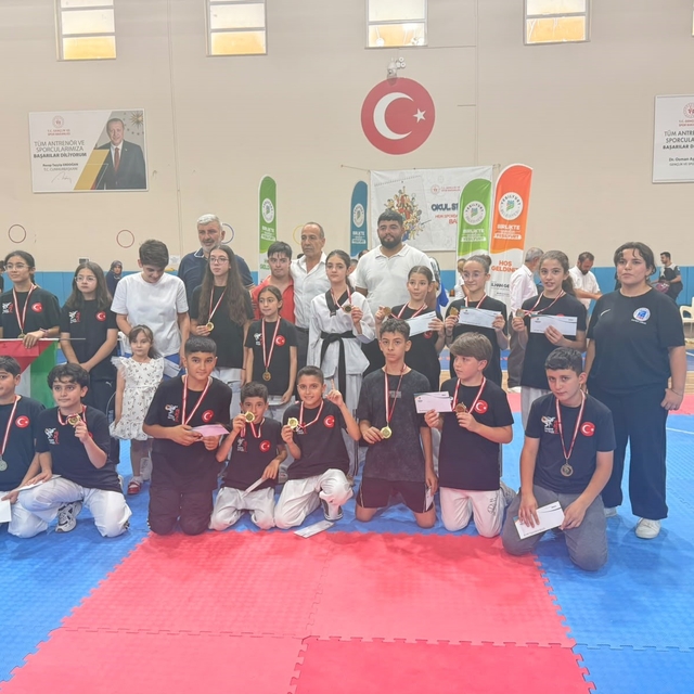 Minik tekvandocular şampiyonayı 18 madalyayla tamamladı