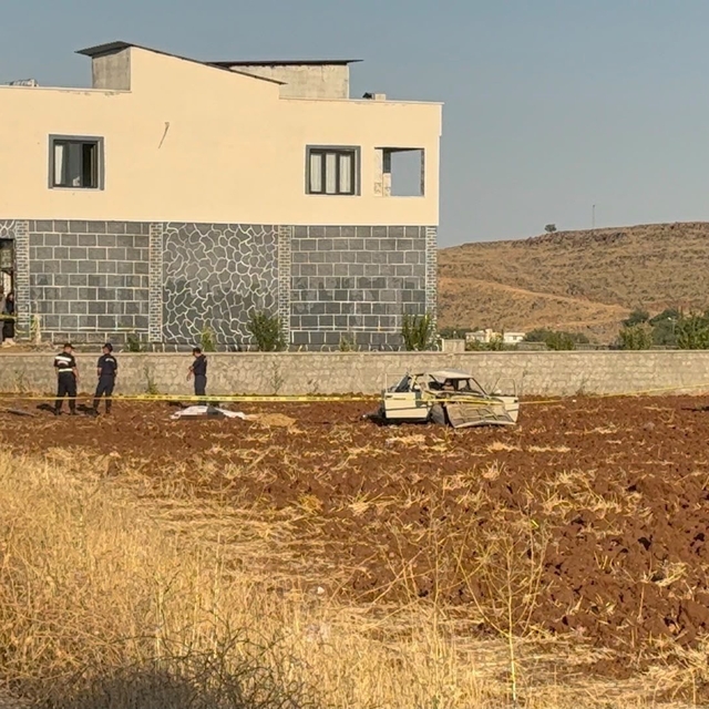 Gaziantep'te otomobil evin önünde oturanların arasına daldı: 1 ölü, 5 yaral...
