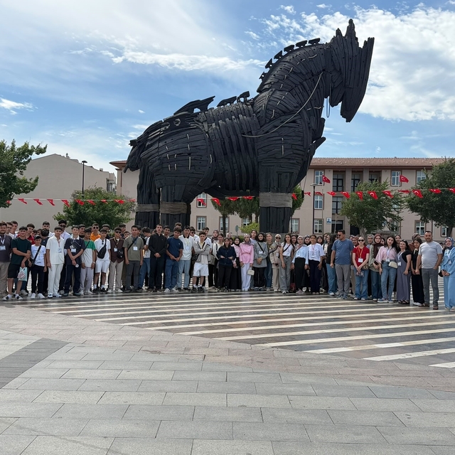 Ağrılı öğrencilerin "1071 Ruhundan Türkiye Yüzyılı Vizyonuna" eğitim yolcul...