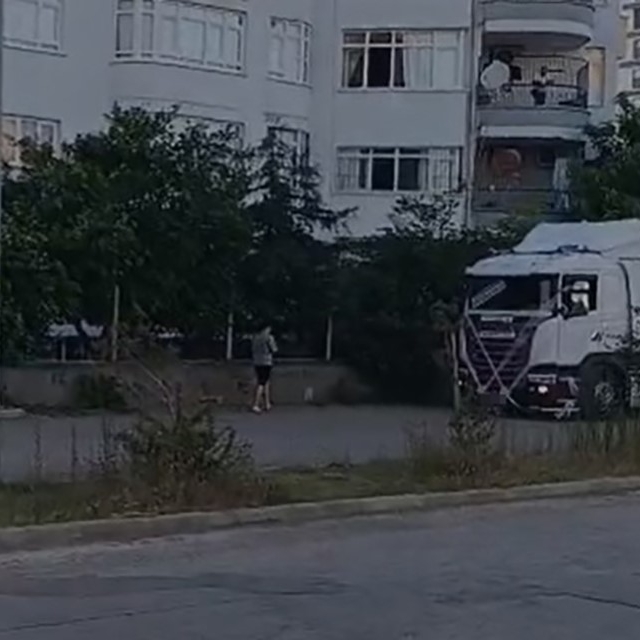 Düğün konvoyunda havalı korna çalan 8 kamyon sürücüsüne 168 bin TL ceza