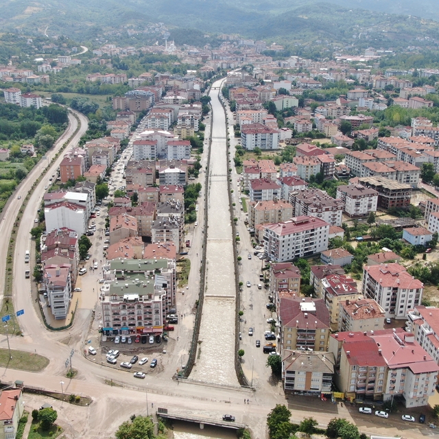 Kastamonu'da sağanak kabusa döndü: 12 kişi tahliye edildi, 6 köy yolu ulaşı...