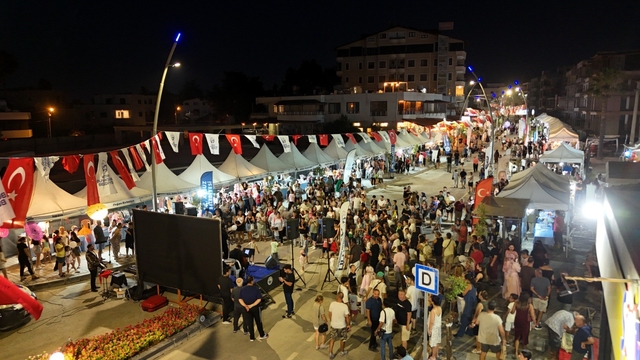 Arsuz'da sokak şenlikleri yoğun ilgi gördü