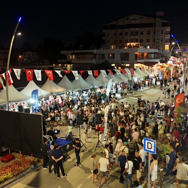 Arsuz'da sokak şenlikleri yoğun ilgi gördü