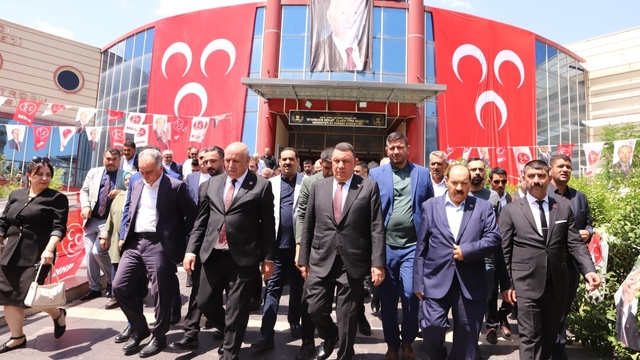 MHP Kayapınar Kongresinde Baver Bulut yeniden başkan seçildi