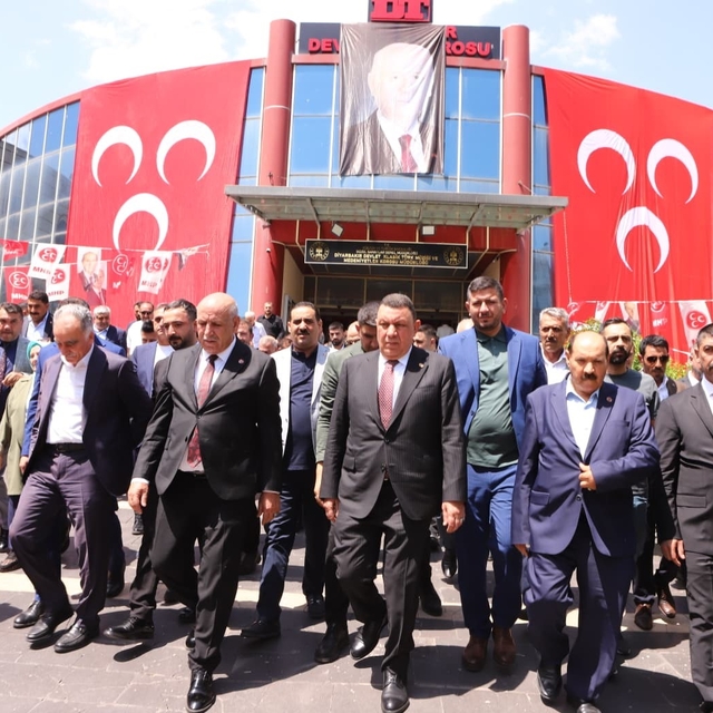 MHP Kayapınar Kongresinde Baver Bulut yeniden başkan seçildi