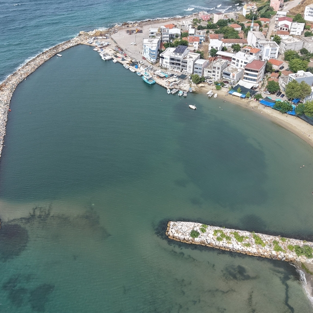 Deniz, kum taşıdı, liman işlevini kaybetti, balıkçılar çözüm bekliyor
Dutli...