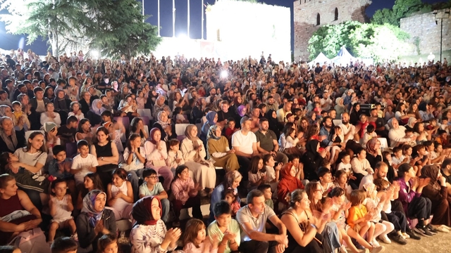 Eskihisar Kalesi çocukların neşesiyle şenlendi