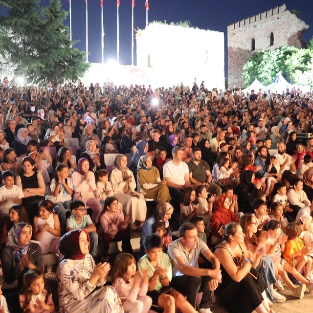 Eskihisar Kalesi çocukların neşesiyle şenlendi