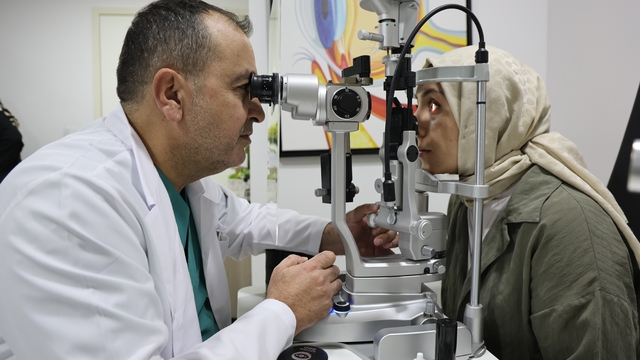 Göz Hastalıkları Uzmanı Prof. Dr. Yılmaz: "Diyabet hastalığı, gelişmekte olan ülkelerde en fazla görme kaybı sebeplerinden birisidir"
"Gecikmiş vakaların ameliyatla tedavi edilmesi gerekir"
"Şeker hastalığının süresi ne kadar uzunsa, gözde de olumsuz etkilerinin ortaya çıkması o kadar artmaktadır"