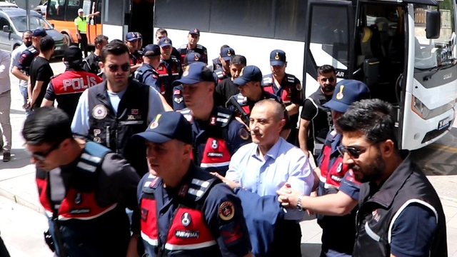 Eski Tunceli Valisi Sonel ile koruma polisi Eroğlu ile emekli polis Ertok adliyede