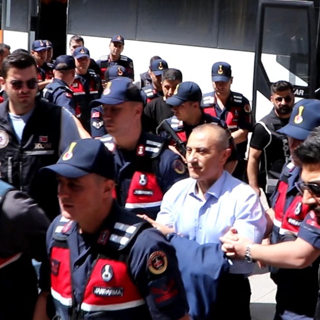 Eski Tunceli Valisi Sonel ile koruma polisi Eroğlu ile emekli polis Ertok a...