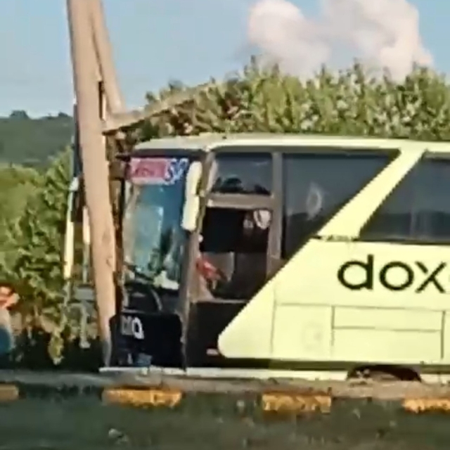 Kaza sonrası patlayan lastik polis memurunu yaralandı