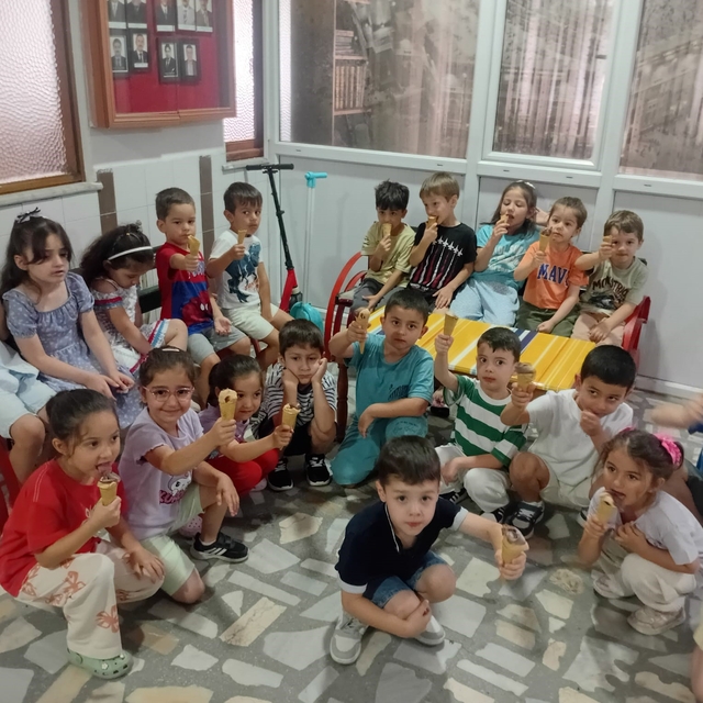 Yaz Kur'an kursundaki öğrencilere serinleten ikram