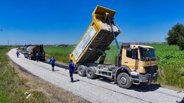 Denizli Büyükşehir, Tavas'ta 3 mahalleyi birbirine bağlayan yol ağını yeniliyor