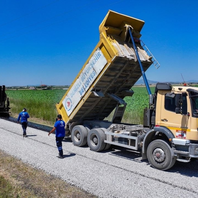 Denizli Büyükşehir, Tavas'ta 3 mahalleyi birbirine bağlayan yol ağını yenil...