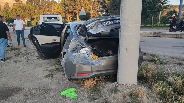 Isparta'da takla atan otomobildeki 2 kişi yaralandı