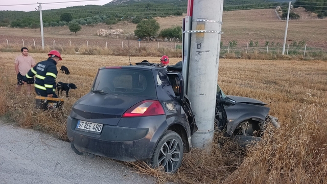 Burdur'da otomobil elektrik direğine çarptı: 1 yaralı