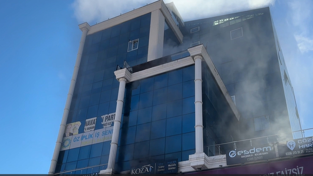 Tokat'ta iş merkezinde yangın