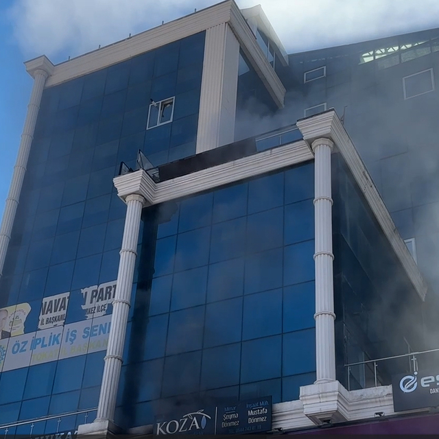 Tokat'ta iş merkezinde yangın