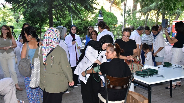 Hayata Dokunanlar Topluluğundan Sağlık taraması ve İlk yardım eğitimi