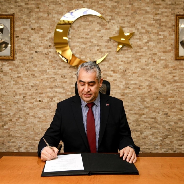 Üniversite adaylarına Rektör Kent'ten davet
Rektör Kent: "Geleceğe değer ka...