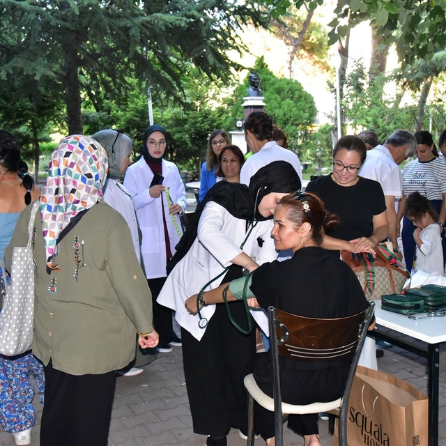 Hayata Dokunanlar Topluluğundan Sağlık taraması ve İlk yardım eğitimi