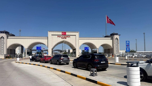 Yunanistan'a açılan sınır kapılarında giriş ve çıkışlar durdu (2)