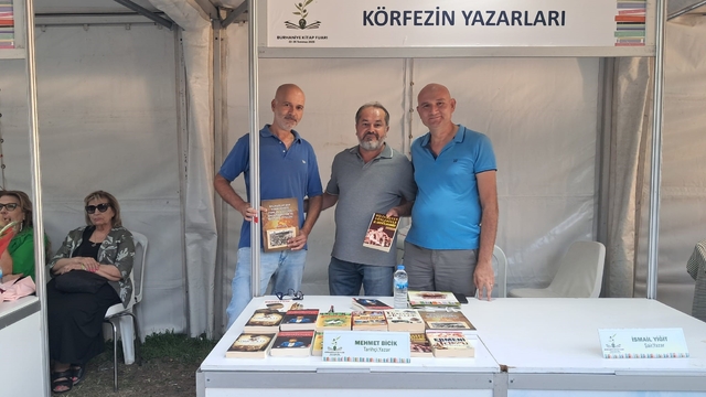 Burhaniye'de Tarihçi Yazar Bicik, okurları ile buluştu