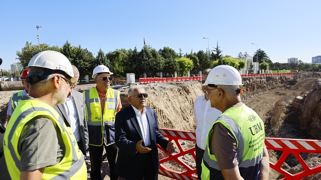 Kartal Kavşağı'nda incelemelerde bulunan Büyükkılıç: "Yüzde 40'ın üzerine çıkmış durumdayız"
