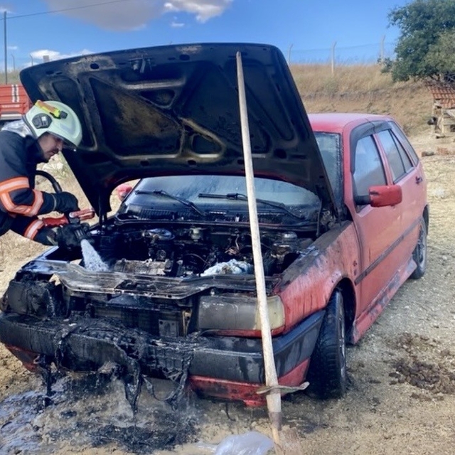 Çankırı'da park halindeki otomobilde çıkan yangın söndürüldü