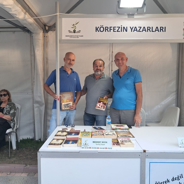 Burhaniye'de Tarihçi Yazar Bicik, okurları ile buluştu