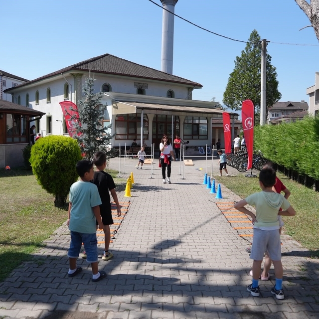 Kur'an kursuna gidenlen hem eğlendi hem spor yaptı