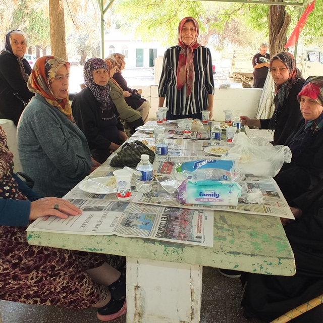 Burhaniye'de Sinan Dede Türbesi binlerce kişinin ziyaret yeri oldu