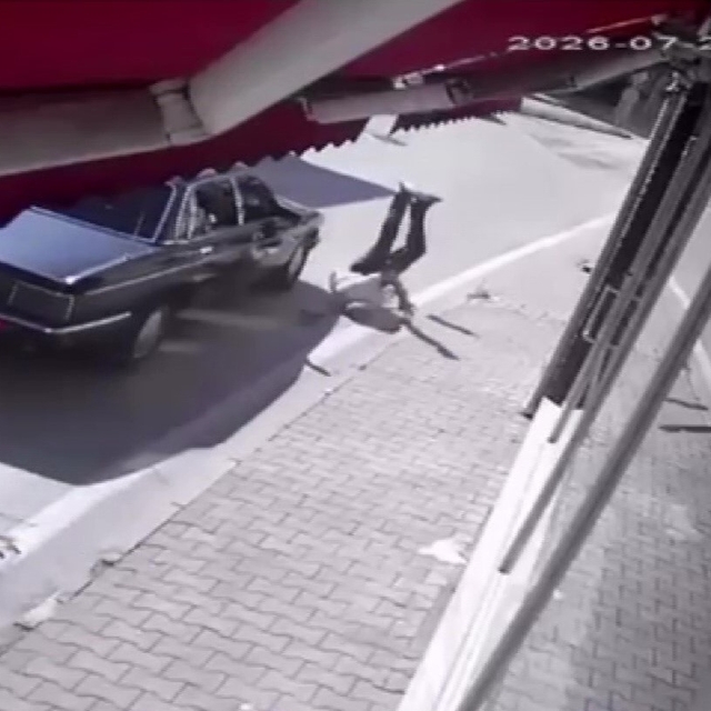 Bursa'da otomobilin çarptığı yaya ağır yaralandı