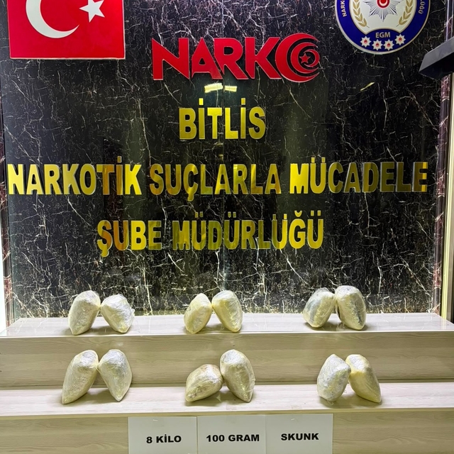 Bitlis'te araçtan 8 kilo 100 gram skunk çıktı
