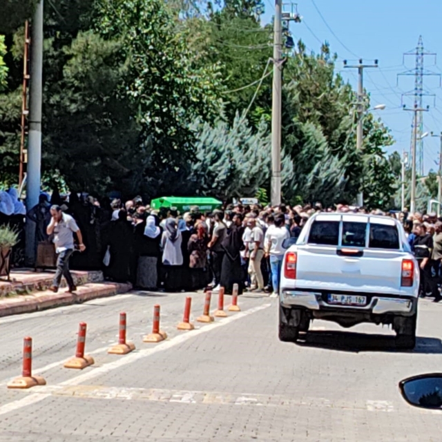 Batman'da silahlı saldırıda hayatını kaybeden 3 kişi toprağa verildi