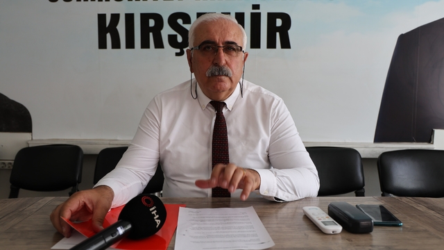 CHP Kırşehir İl Başkanı Tanrıbuyurdu: "Parti binasından poster götürmek ayıptır"
CHP'li Tanrıbuyurdu'dan Atatürk posterleri tepkisi