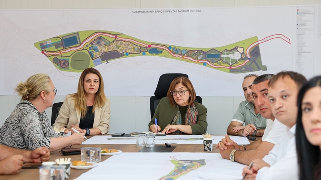 Şahin, Türkiye'de ilk olacak Gastrobotanik Parkı'nda incelemelerde bulundu
Park tamamlandığında öğrenme ve deneyimleme merkezi olacak