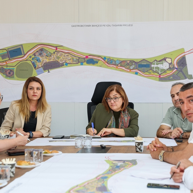 Şahin, Türkiye'de ilk olacak Gastrobotanik Parkı'nda incelemelerde bulundu...