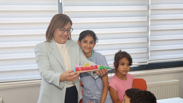 Şahin, Gaziantep Büyükşehir Belediyesi yaz okullarını ziyaret etti