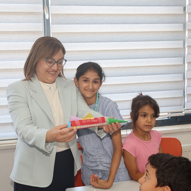Şahin, Gaziantep Büyükşehir Belediyesi yaz okullarını ziyaret etti
