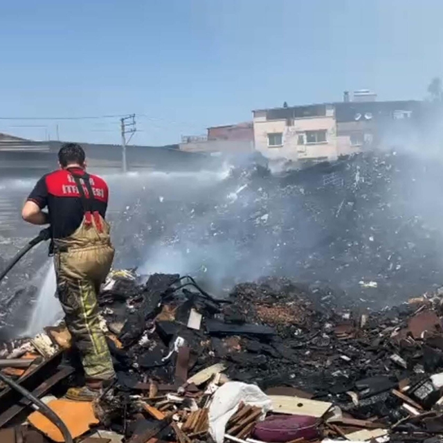 İzmir'de çöp dökülen alanda yangın