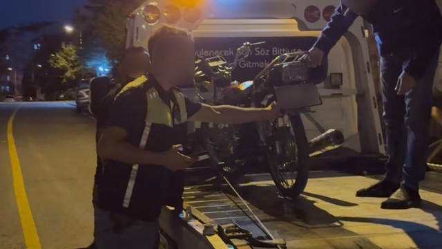 Sahte plakalı ve belgesiz kullanılan motosiklet trafikten men edildi