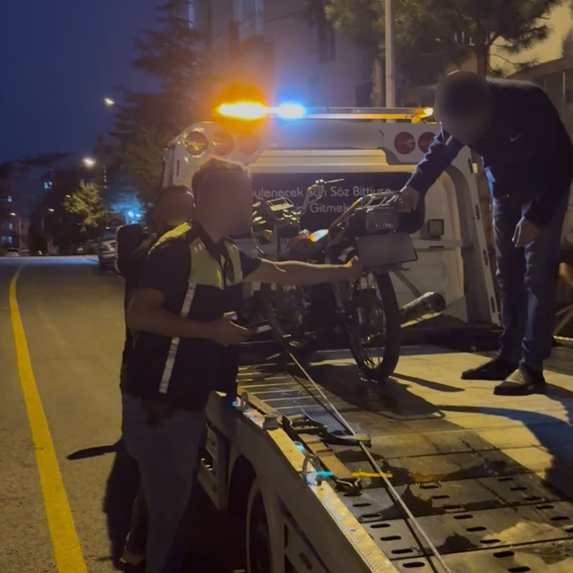 Sahte plakalı ve belgesiz kullanılan motosiklet trafikten men edildi