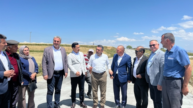 Akyaka'da köy yollarının sorunu çözülüyor