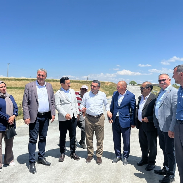 Akyaka'da köy yollarının sorunu çözülüyor