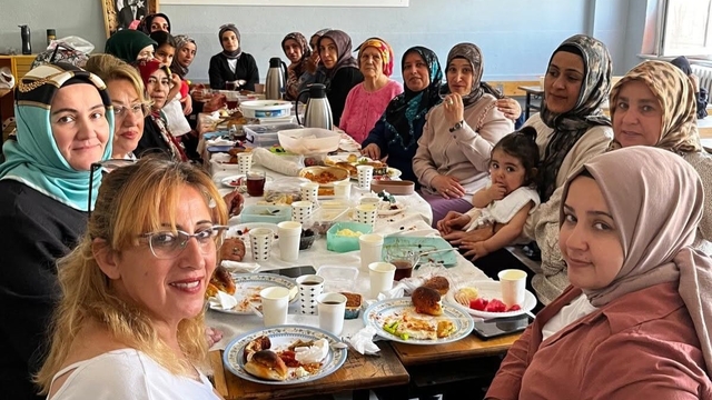 Burhaniyeli kadınların okuma yazma sevinci