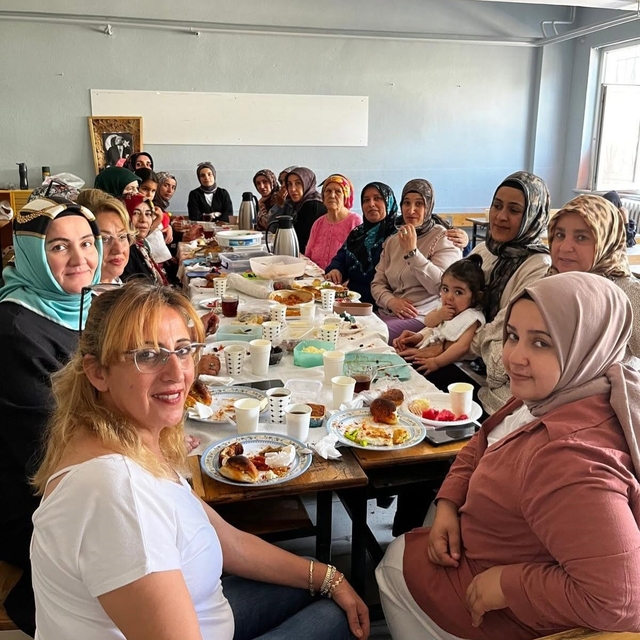 Burhaniyeli kadınların okuma yazma sevinci