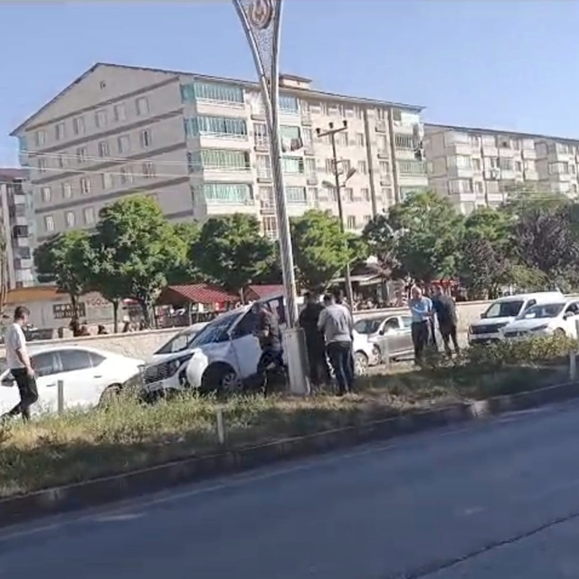 Bitlis'te iki ayrı trafik kazası: 4 yaralı