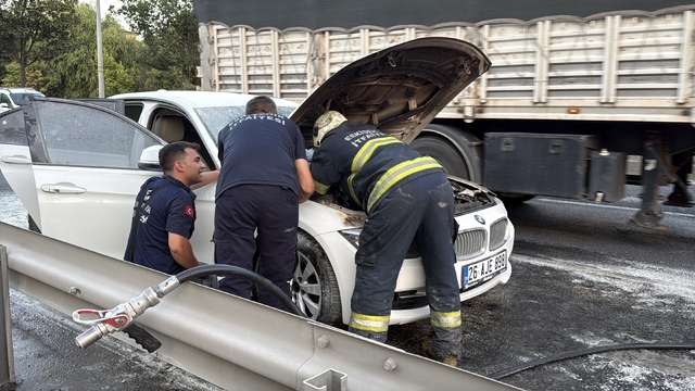 Sanayiden 10 dakika önce aldığı otomobili yandı
İhsan Boztoprak:
"Ben yanmadığıma şükrediyorum"
